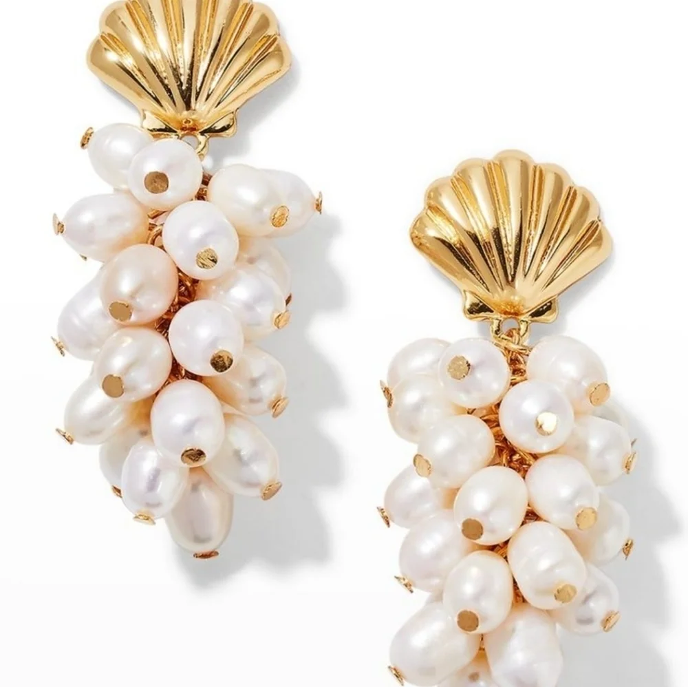 💛🔹️ House of Harlow 🔹️1960 Golden tone Sea shell Cluster  pearls earrings